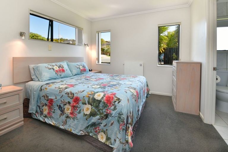 Photo of property in 15 Te Ruru Way, Stanmore Bay, Whangaparaoa, 0932