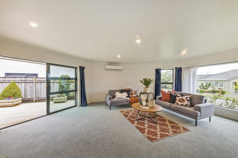 Photo of property in 8 Woodgate Court, Fitzherbert, Palmerston North, 4410