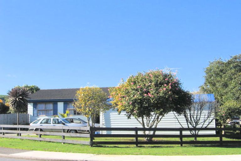 Photo of property in 14 Heathdale Crescent, Papakura, 2110