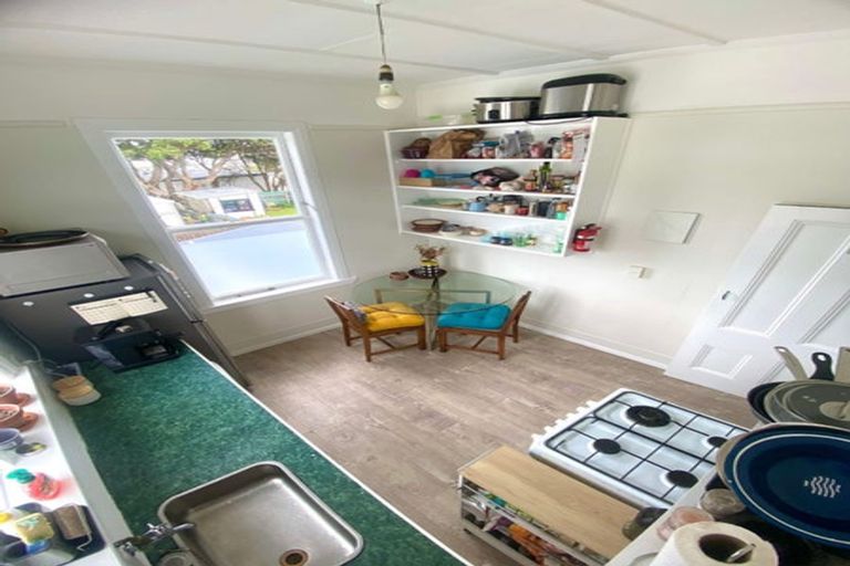 Photo of property in 16 Glendavar Street, Berhampore, Wellington, 6023