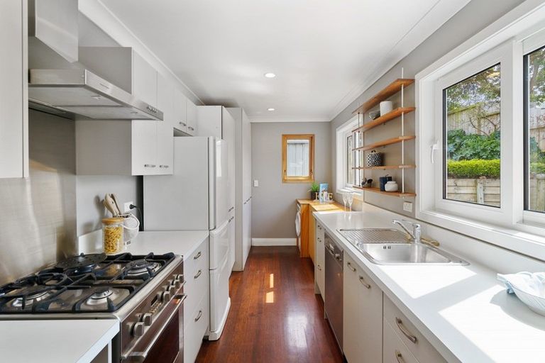 Photo of property in 36 Edinburgh Terrace, Berhampore, Wellington, 6023