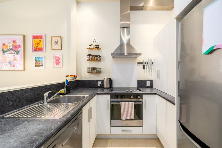 Photo of property in 1/20 Main Road, Tawa, Wellington, 5028