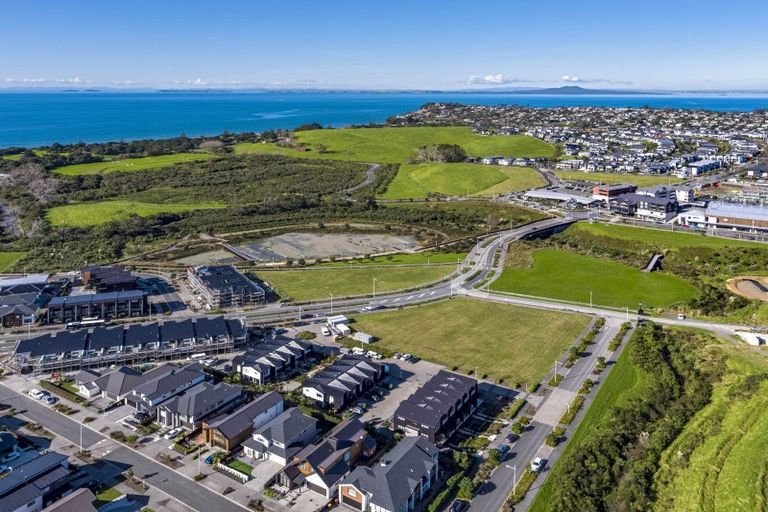 Photo of property in 109 Te Oneroa Way, Long Bay, Auckland, 0630