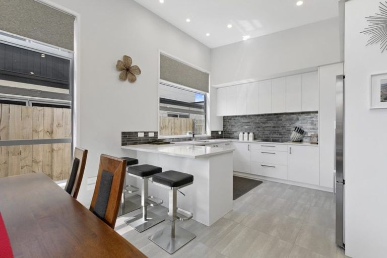 Photo of property in 14 Hugo Way, Papamoa Beach, Papamoa, 3118