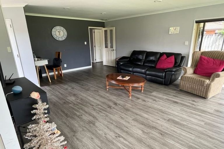 Photo of property in 17 Kalmia Dell, Mount Maunganui, 3116