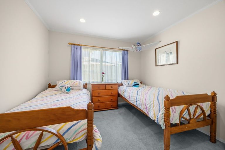 Photo of property in 46 Whiting Grove, West Harbour, Auckland, 0618