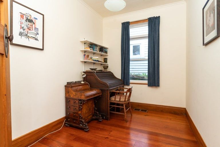Photo of property in 44 Mills Road, Brooklyn, Wellington, 6021