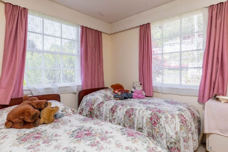 Photo of property in 82 Milton Terrace, Picton, 7220