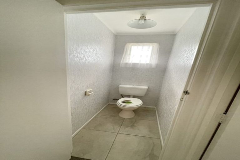 Photo of property in 11 Chequers Avenue, Glenfield, Auckland, 0629