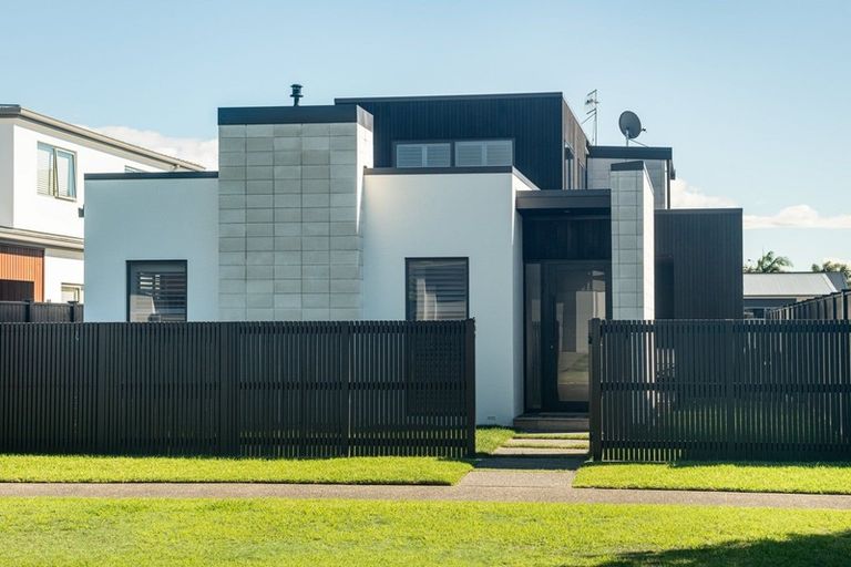 Photo of property in 12 Tuangi Way, Papamoa Beach, Papamoa, 3118