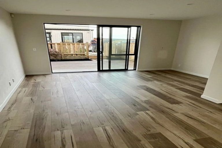 Photo of property in 3/86 Fred Taylor Drive, Westgate, Auckland, 0814