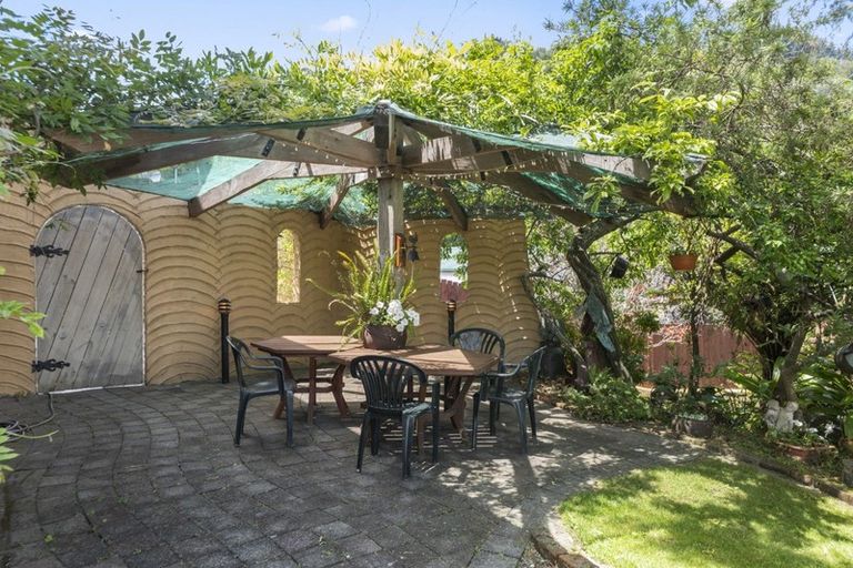 Photo of property in 104 Milton Terrace, Picton, 7220