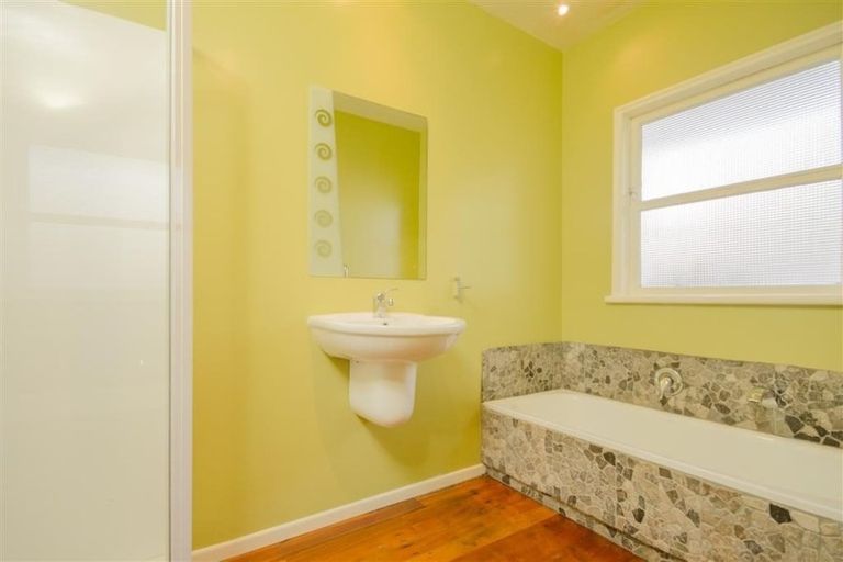 Photo of property in 4 Tomo Street, New Lynn, Auckland, 0600