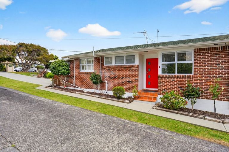 Photo of property in 2/35 Rangitoto Terrace, Milford, Auckland, 0620