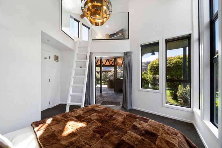 Photo of property in 18 Centennial Avenue, Arrowtown, 9302