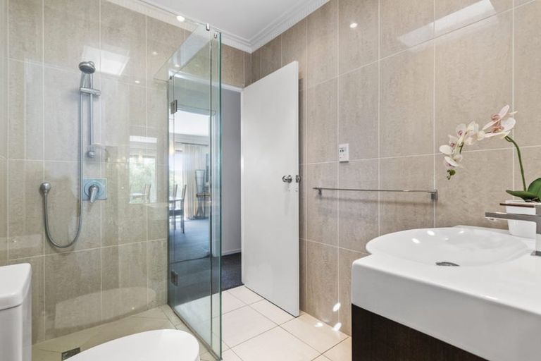 Photo of property in 10 Bungalore Place, Half Moon Bay, Auckland, 2012