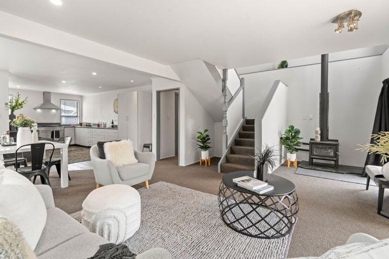 Photo of property in 7a Kempton Street, Greytown, 5712