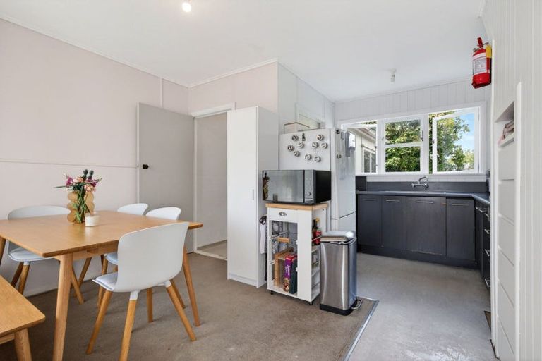 Photo of property in 4 Renfrew Place, Highbury, Palmerston North, 4412