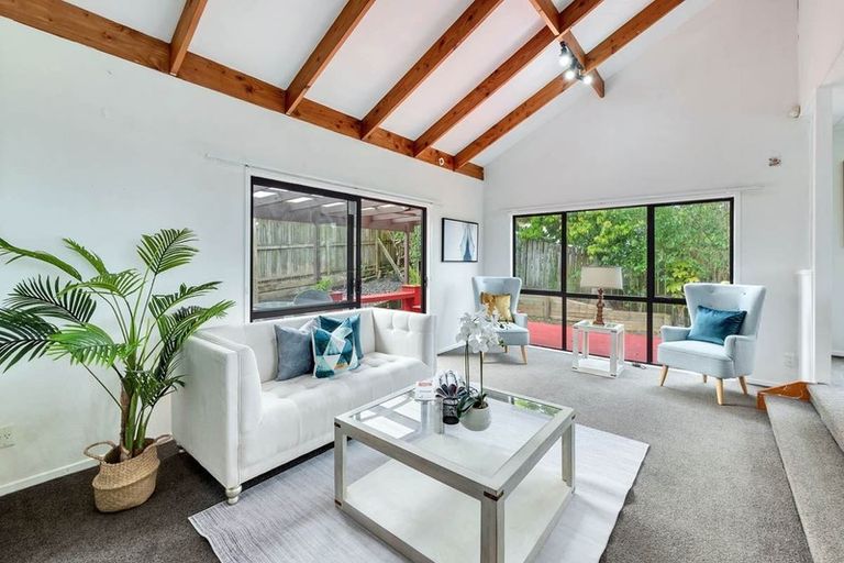 Photo of property in 1/15 Kupari Place, Totara Vale, Auckland, 0629