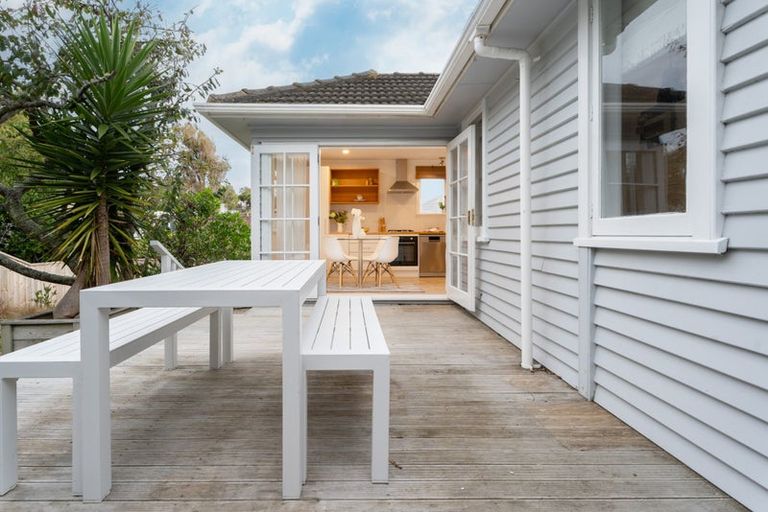 Photo of property in 28 Dimock Street, Titahi Bay, Porirua, 5022
