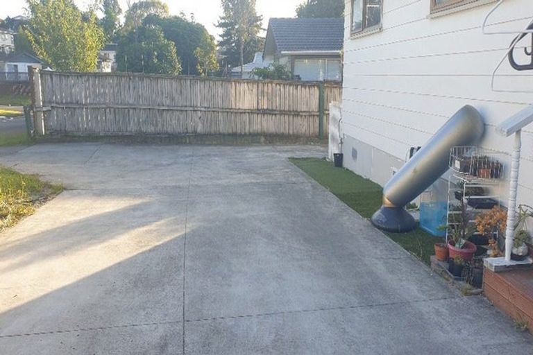 Photo of property in 13a Waari Avenue, Sunnyvale, Auckland, 0612