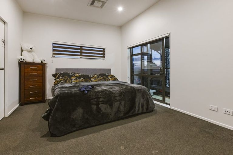 Photo of property in 4337 Great North Road, Glendene, Auckland, 0602