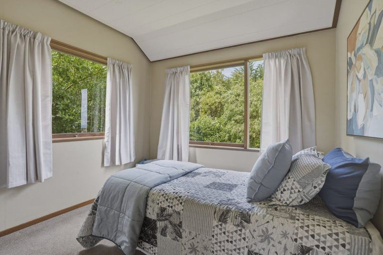 Photo of property in 122 Larnach Road, Vauxhall, Dunedin, 9013