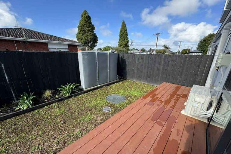 Photo of property in 7/25 Taikata Road, Te Atatu Peninsula, Auckland, 0610