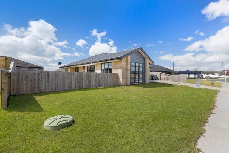 Photo of property in 9 Te Piriti Road, One Tree Point, 0118