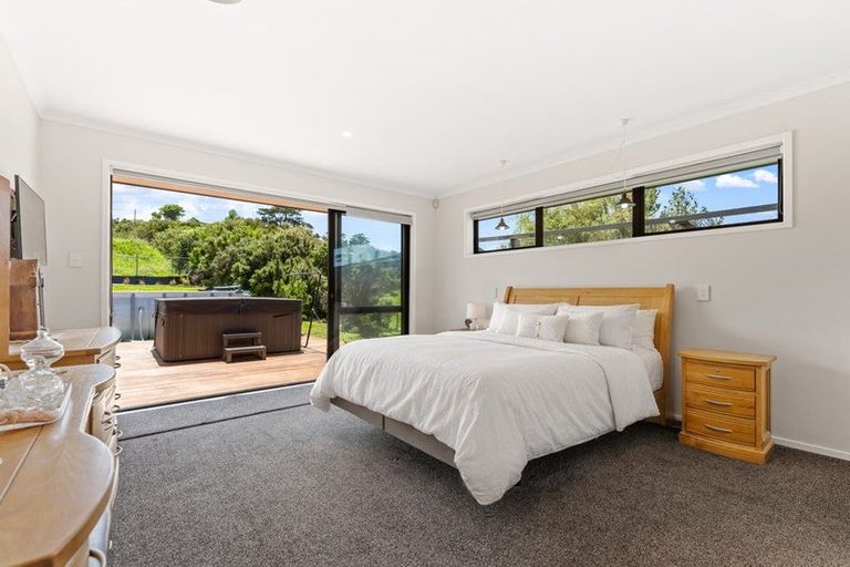 Photo of property in 13 Te Awa Place, Red Beach, 0932