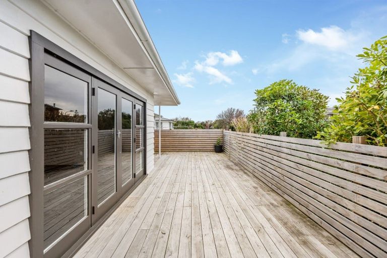 Photo of property in 15 Swansea Street, Hokowhitu, Palmerston North, 4410