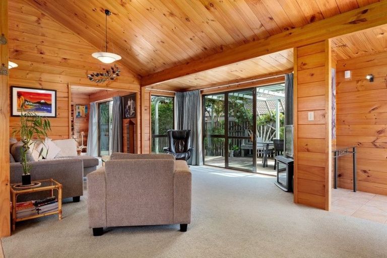 Photo of property in 76 Simpson Road, Papamoa Beach, Papamoa, 3118