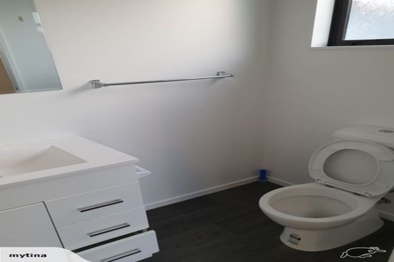 Photo of property in 46 Exeter Crescent, Takaro, Palmerston North, 4412