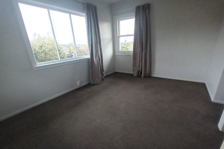 Photo of property in 1/12 Northumberland Avenue, Belmont, Auckland, 0622