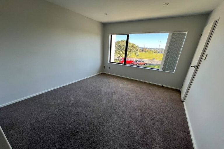 Photo of property in 62 Bordeaux Parade, Te Atatu South, Auckland, 0610