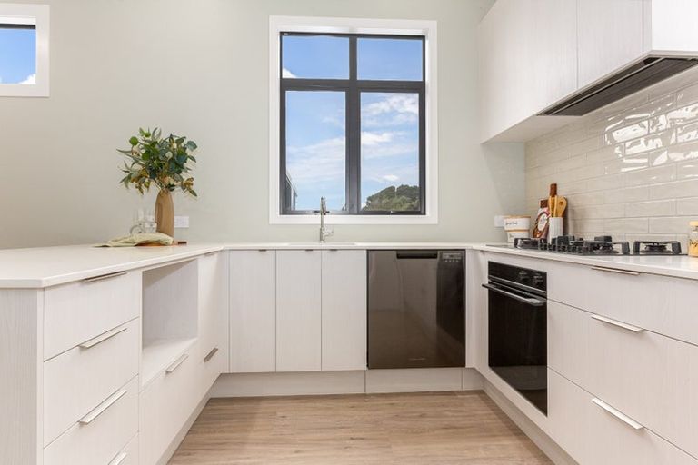 Photo of property in 5 Skysail Lane, Whitby, Porirua, 5024