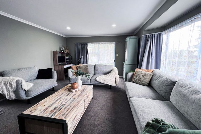 Photo of property in 2/17 Queen Street, Papakura, 2110