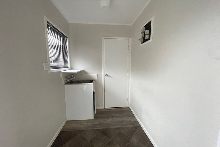 Photo of property in 2/25 Melleray Place, Randwick Park, Auckland, 2105
