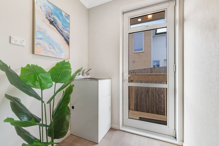 Photo of property in 148a Aviemore Drive, Highland Park, Auckland, 2010