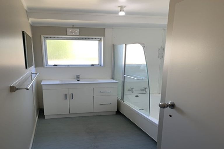 Photo of property in 49 Dungarvon Place, Clendon Park, Auckland, 2103