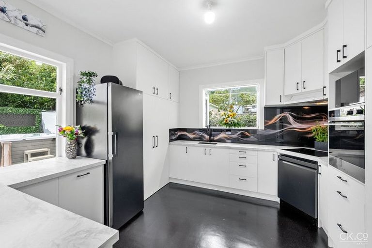 Photo of property in 465 Stokes Valley Road, Stokes Valley, Lower Hutt, 5019