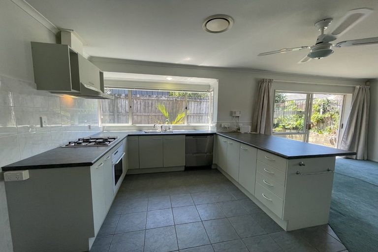 Photo of property in 8 Hagen Close, Golflands, Auckland, 2013