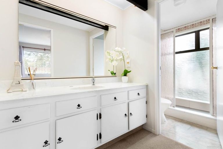 Photo of property in 10 Regia Close, Half Moon Bay, Auckland, 2012