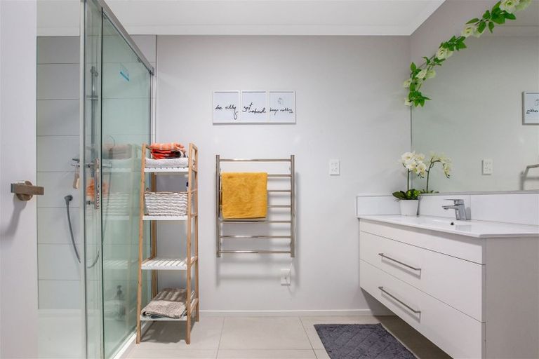 Photo of property in 19/9 Surrey Street, Tawa, Wellington, 5028