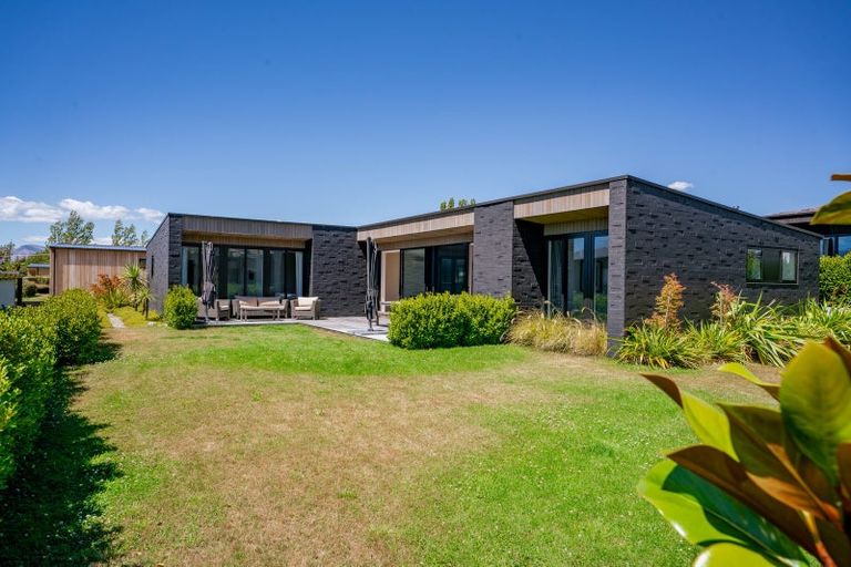 Photo of property in 28 Stackbrae Avenue, Wanaka, 9305