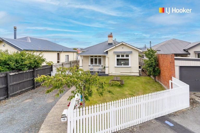 Photo of property in 10 Hargest Crescent, Saint Kilda, Dunedin, 9012