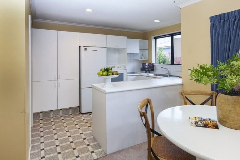 Photo of property in 2/27 Waimairi Road, Upper Riccarton, Christchurch, 8041