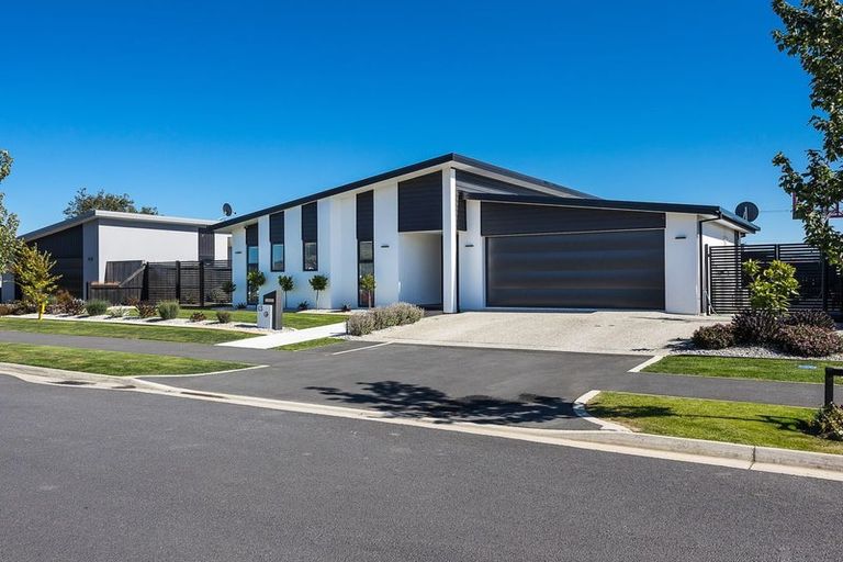 Photo of property in 13 Silverdale Place, Mosgiel, 9024
