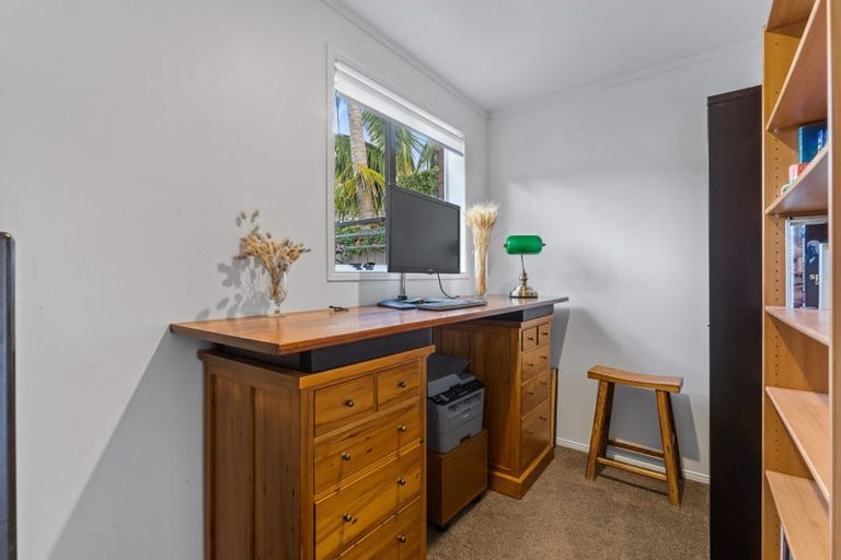 Photo of property in 1/15 Milford Road, Milford, Auckland, 0620