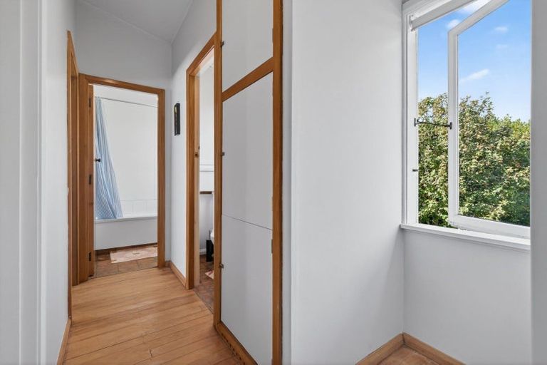 Photo of property in 4 Renfrew Place, Highbury, Palmerston North, 4412